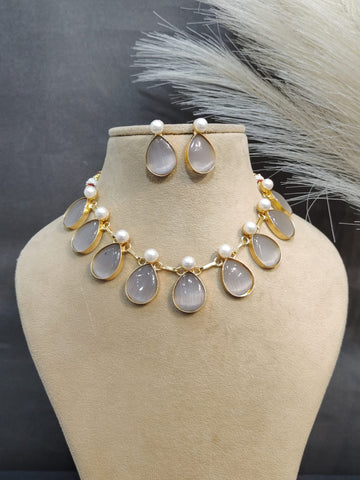 Mop Classic Necklace With Semiprecious stones