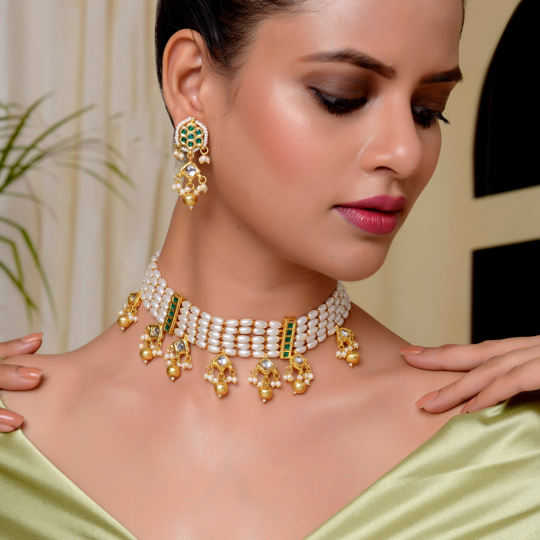 Gold-Plated White Kundan Studded  Beaded Jewellery Set