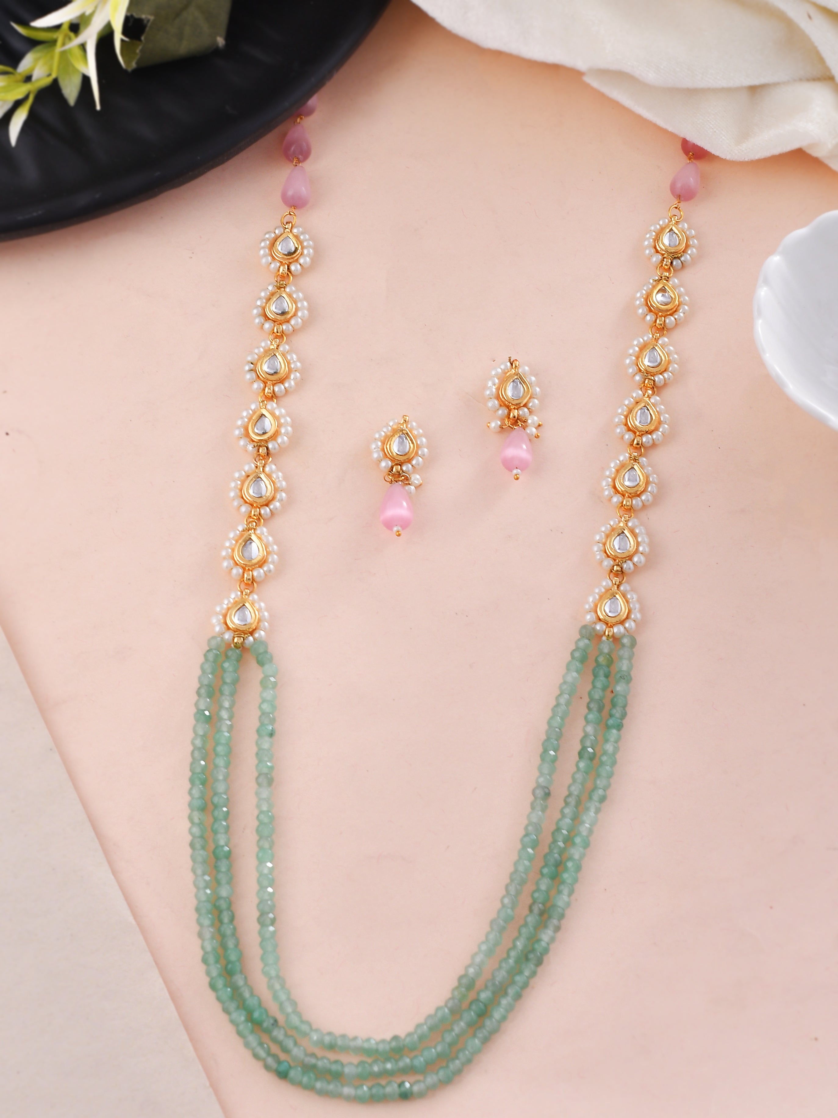 Handcrafted Kundan Glamourous Twist Necklace Set