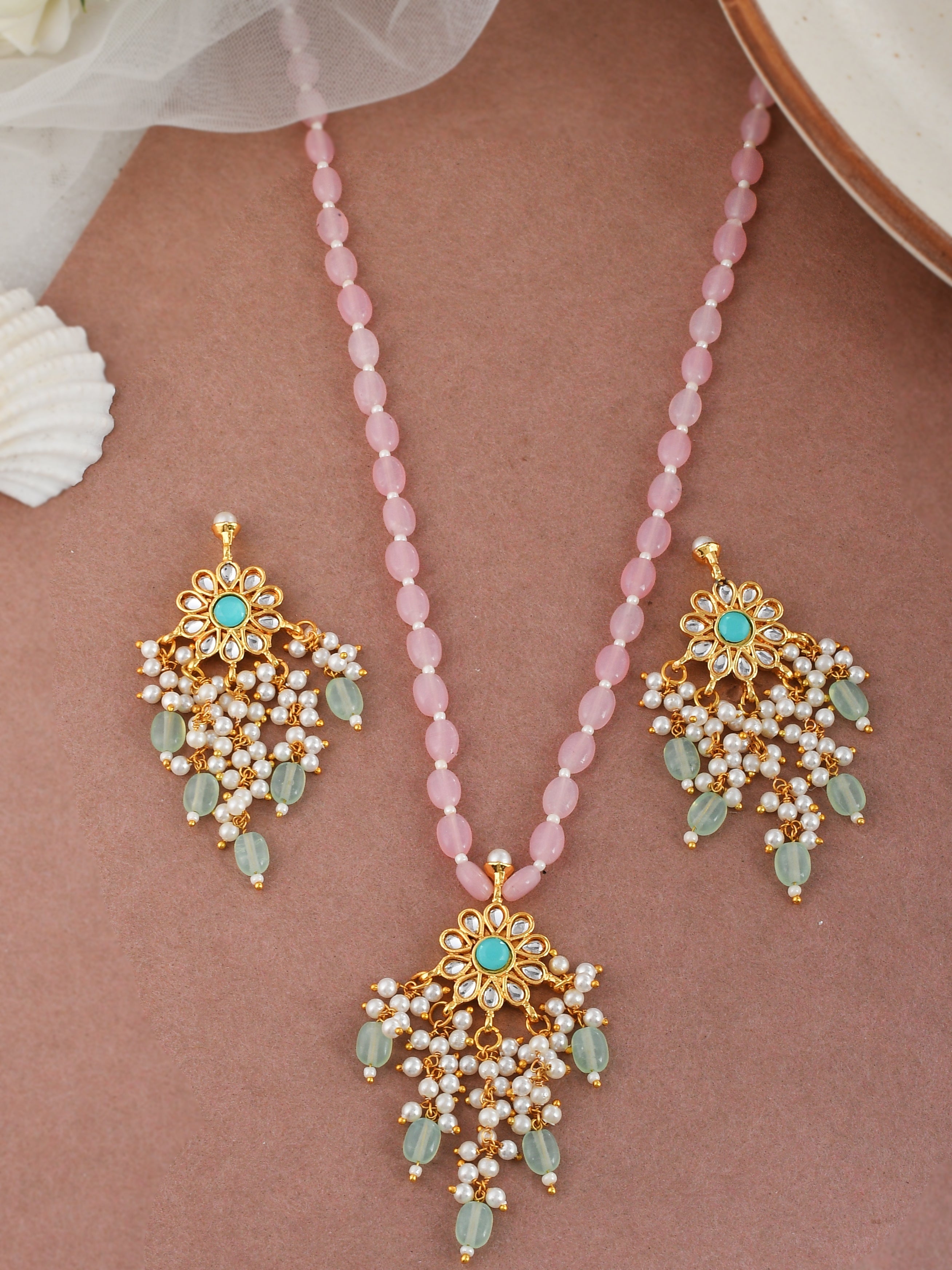Kundan Queen's Delight Pink Necklace Set