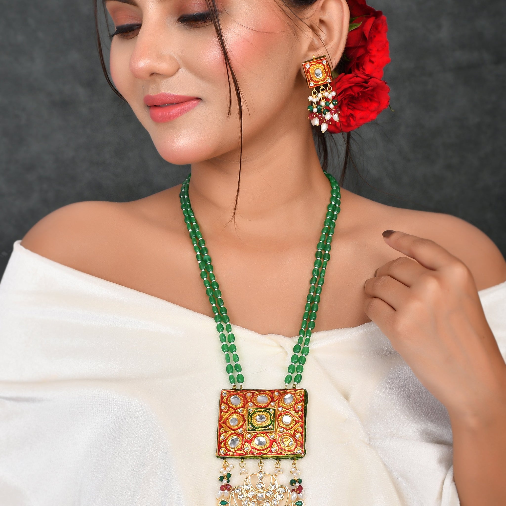 Sparkling Meenakari Splendorv Necklace Set