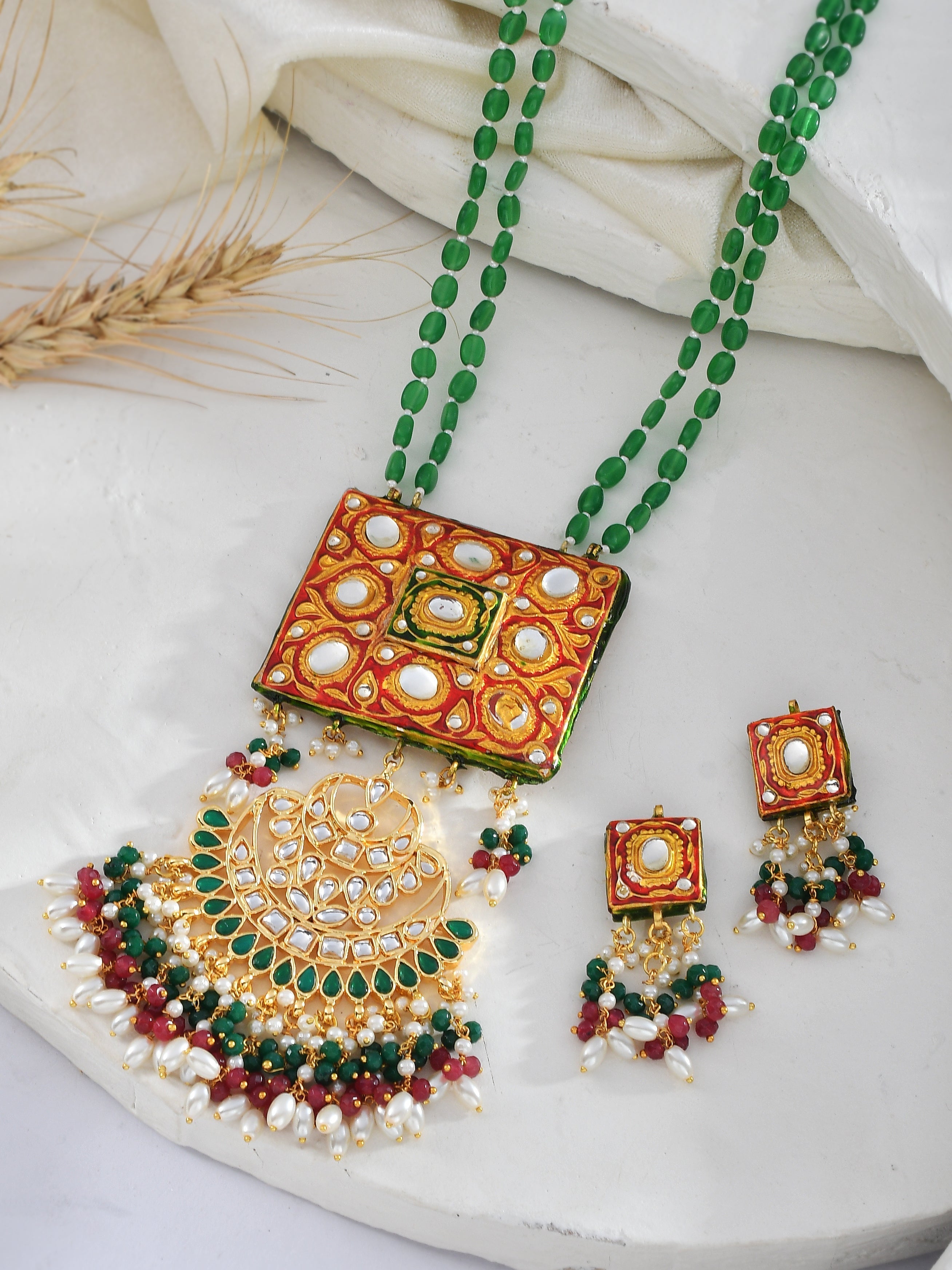Sparkling Meenakari Splendorv Necklace Set