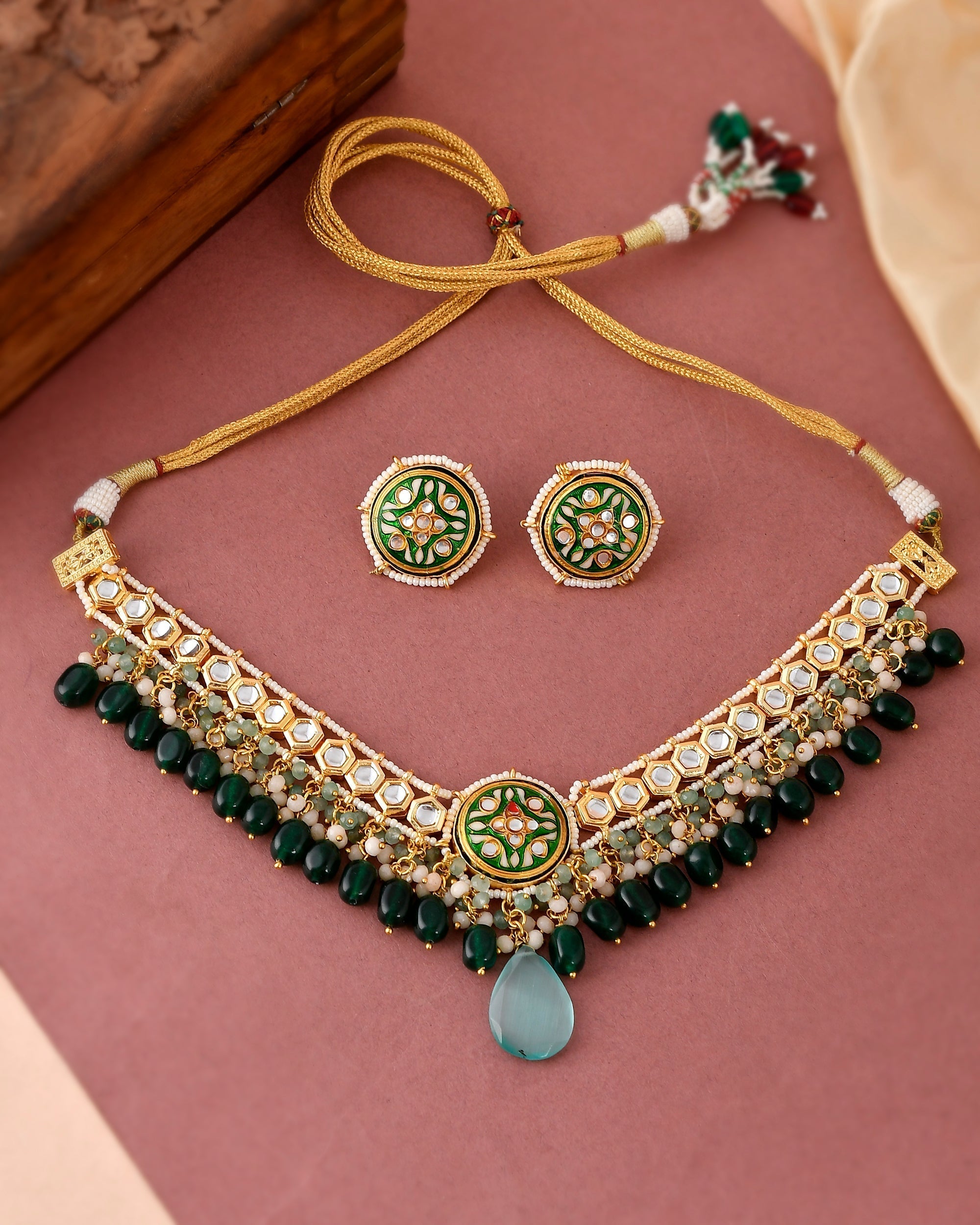 Dastoor Graceful Trend Setting Necklace Set