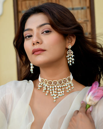 Golden Pachhi Kundan Touch