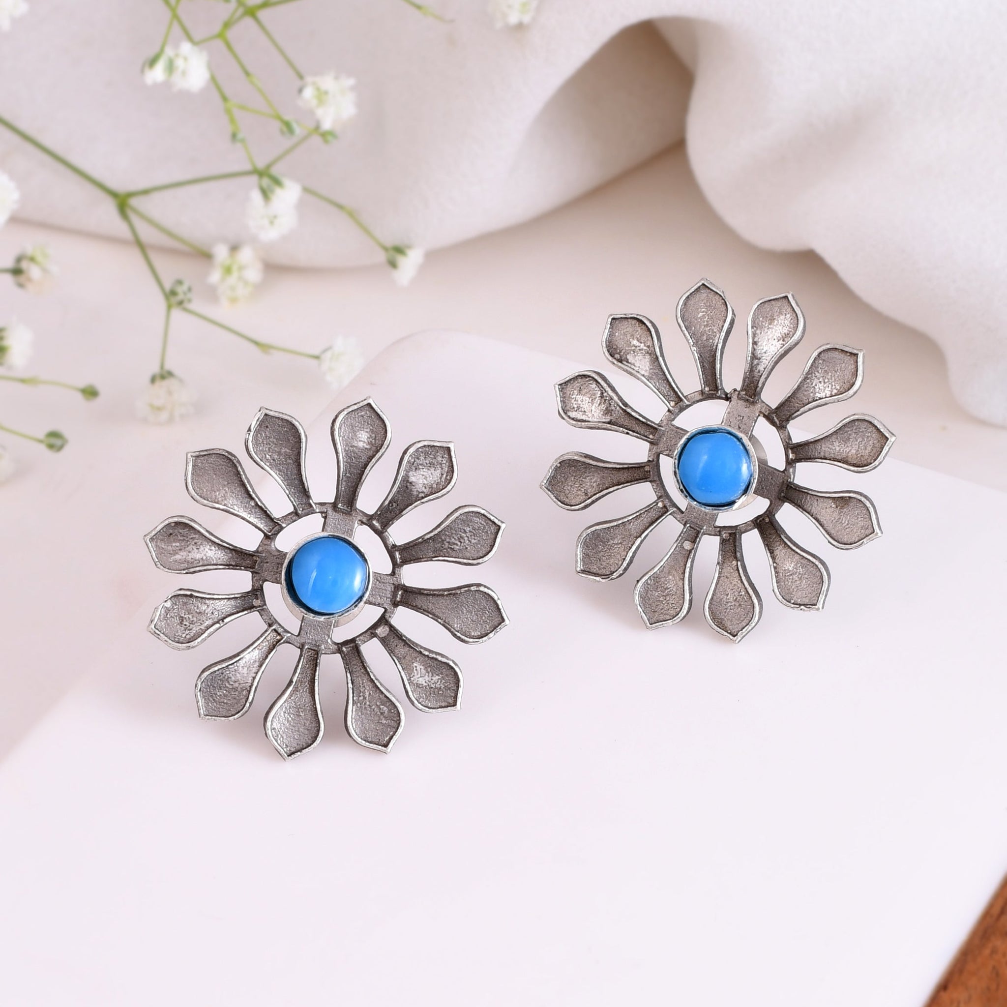 Midnight Lily Earring