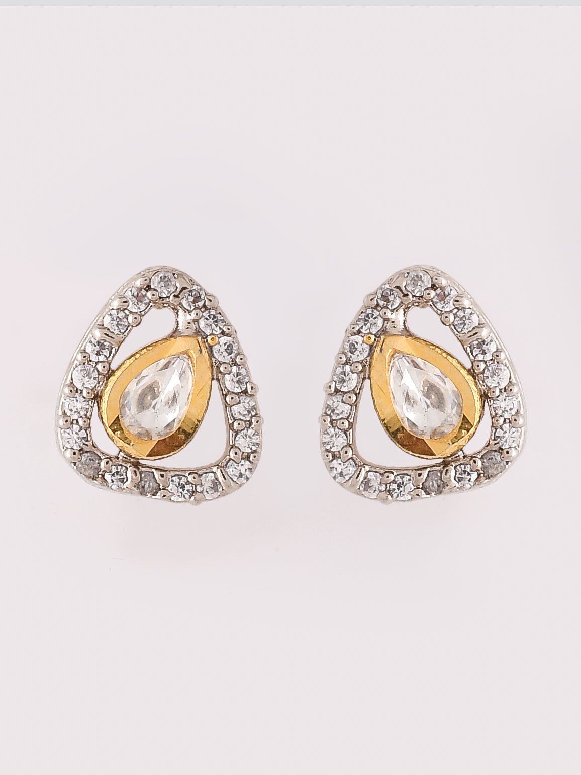 A captivating Polki set with a delicate design