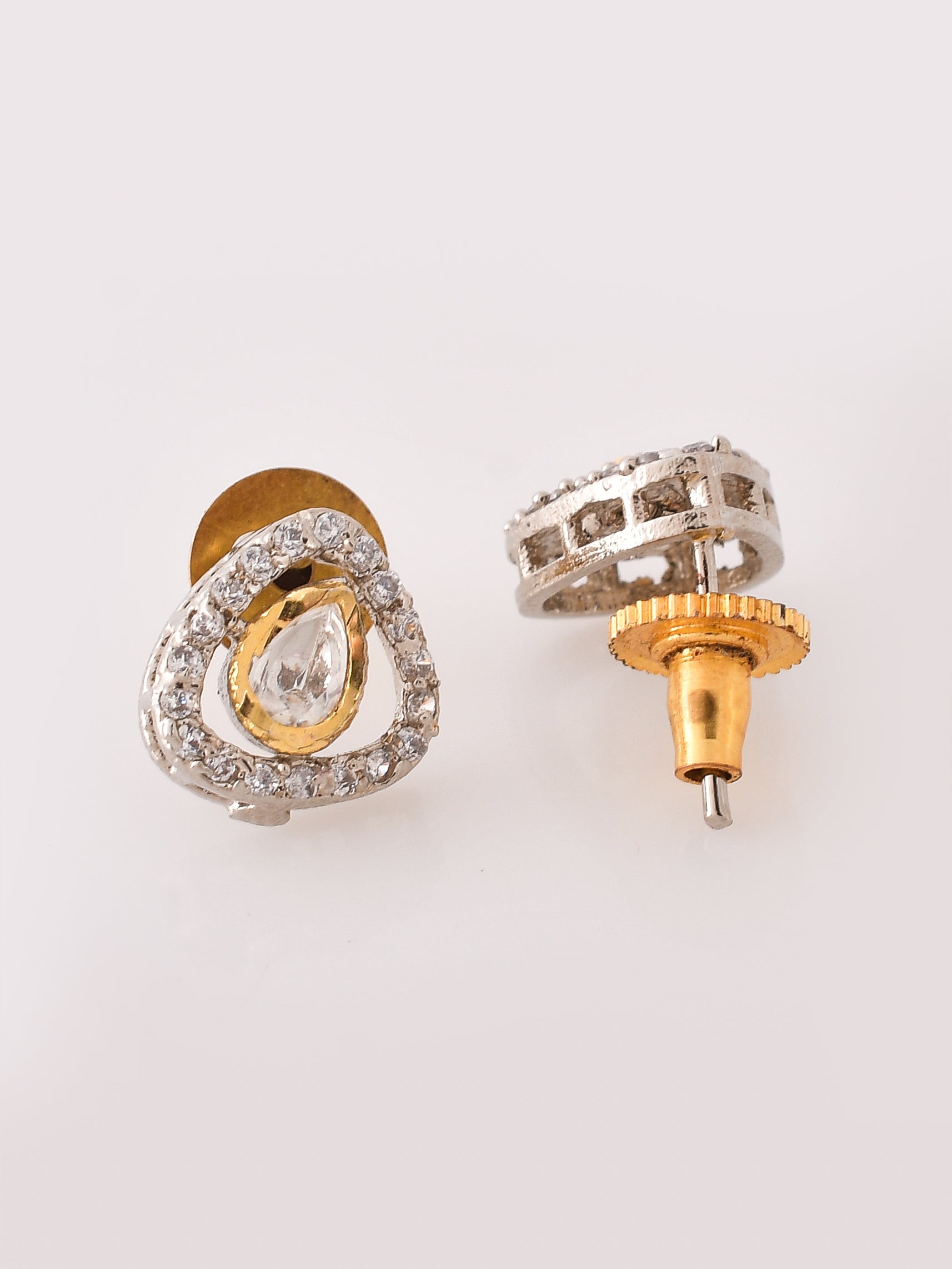 A captivating Polki set with a delicate design